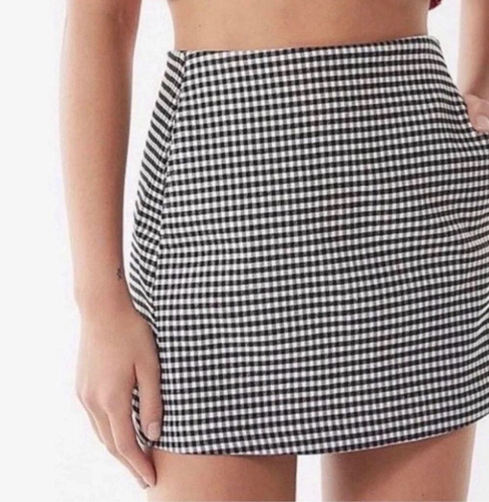 Urban Outfitters Mini Skirt Size M Black White Gingham Plaid Stretch Skater Twee